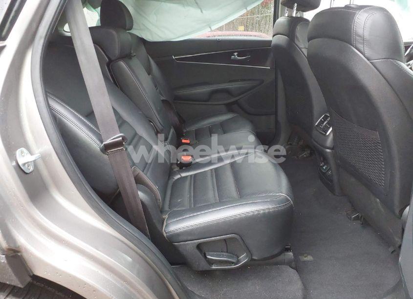 Photo 8 of 2017 Kia Sorento 3.3L EX (VIN 5XYPHDA55HG323233)