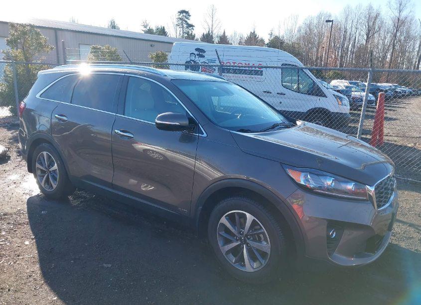 2019 Kia Sorento 3.3L EX (VIN 5XYPHDA55KG531877) main photo