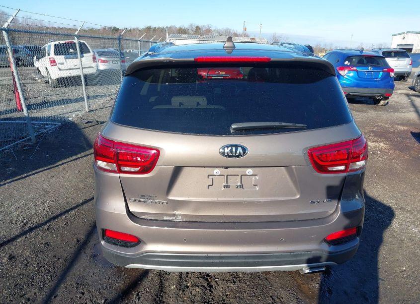 Photo 16 of 2019 Kia Sorento 3.3L EX (VIN 5XYPHDA55KG531877)