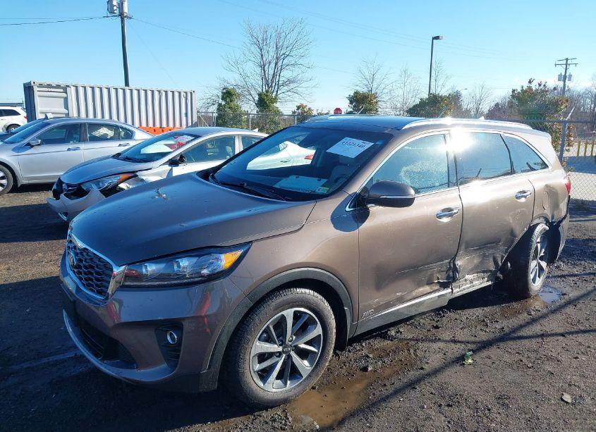 Photo 2 of 2019 Kia Sorento 3.3L EX (VIN 5XYPHDA55KG531877)