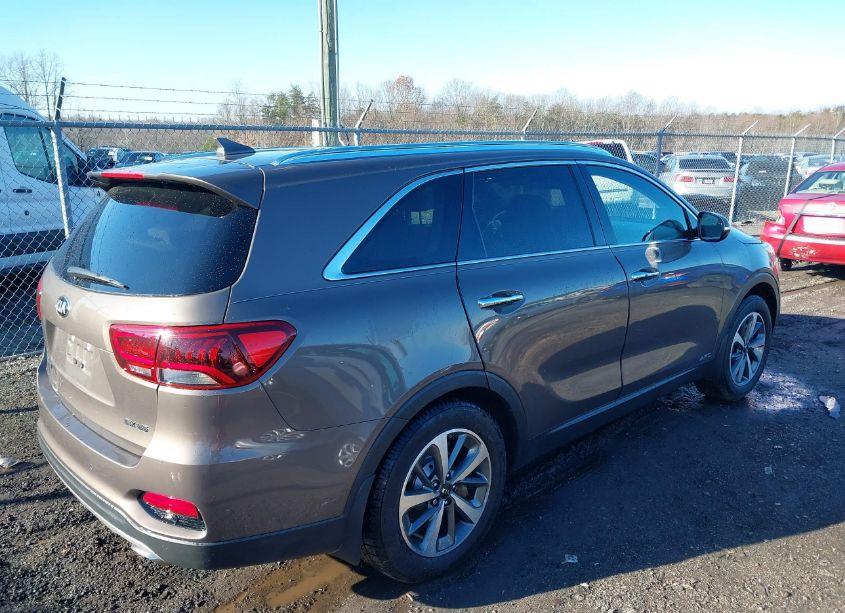 Photo 4 of 2019 Kia Sorento 3.3L EX (VIN 5XYPHDA55KG531877)