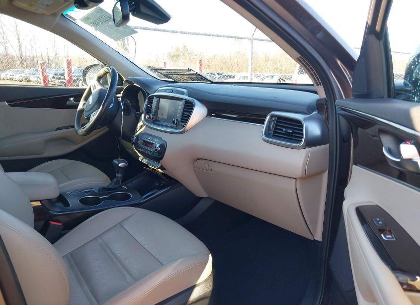 Photo 5 of 2019 Kia Sorento 3.3L EX (VIN 5XYPHDA55KG531877)