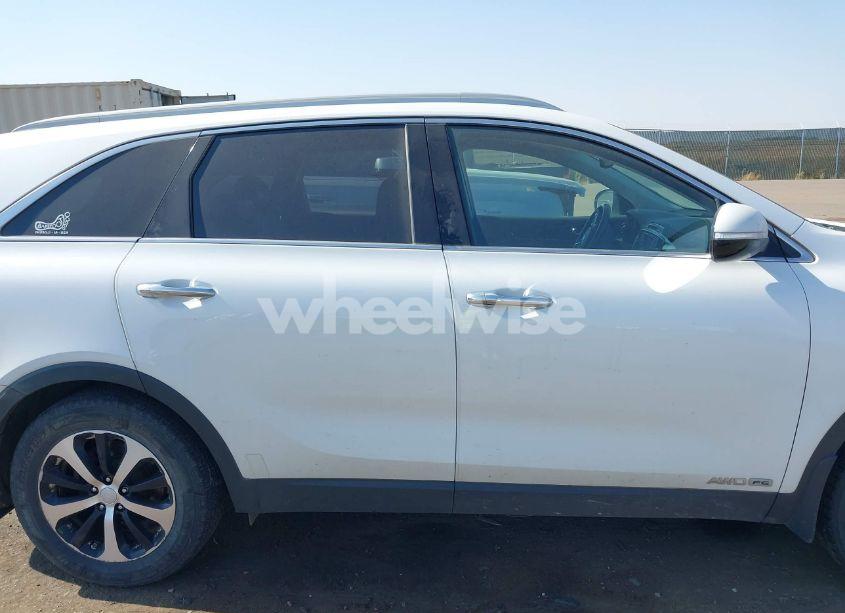 Photo 13 of 2016 Kia Sorento 3.3L EX (VIN 5XYPHDA56GG015664)