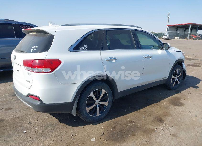 Photo 4 of 2016 Kia Sorento 3.3L EX (VIN 5XYPHDA56GG015664)