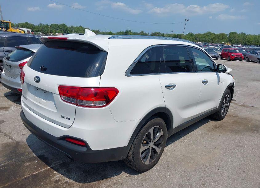 Photo 4 of 2016 Kia Sorento 3.3L EX (VIN 5XYPHDA57GG066705)