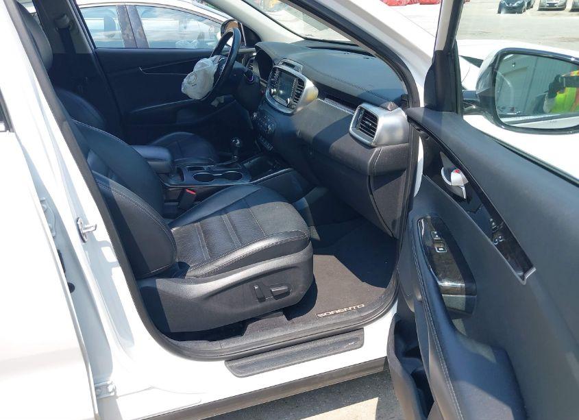 Photo 5 of 2016 Kia Sorento 3.3L EX (VIN 5XYPHDA57GG066705)