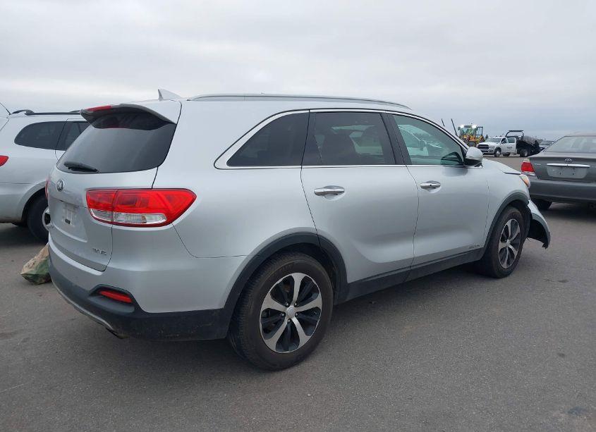 Photo 4 of 2016 Kia Sorento 3.3L EX (VIN 5XYPHDA57GG103297)