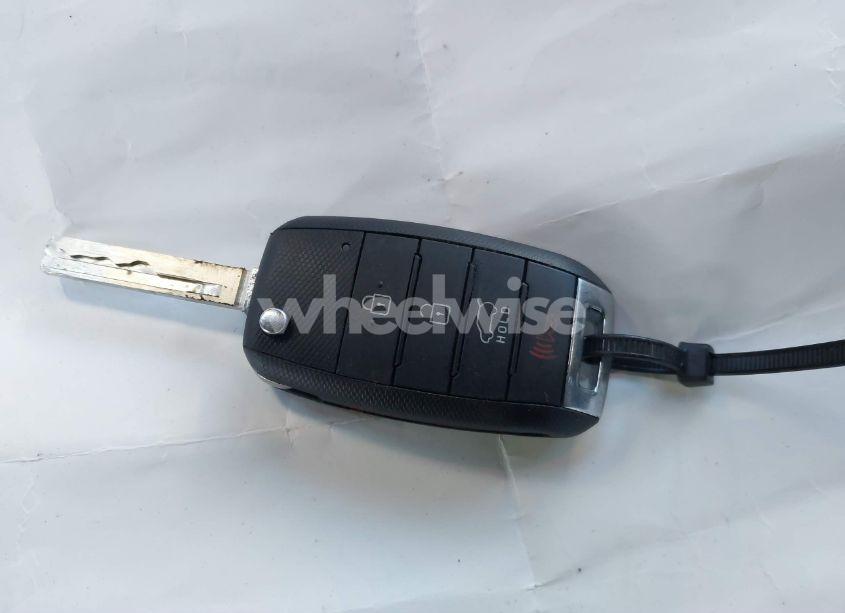 Photo 11 of 2016 Kia Sorento 3.3L EX (VIN 5XYPHDA57GG121749)