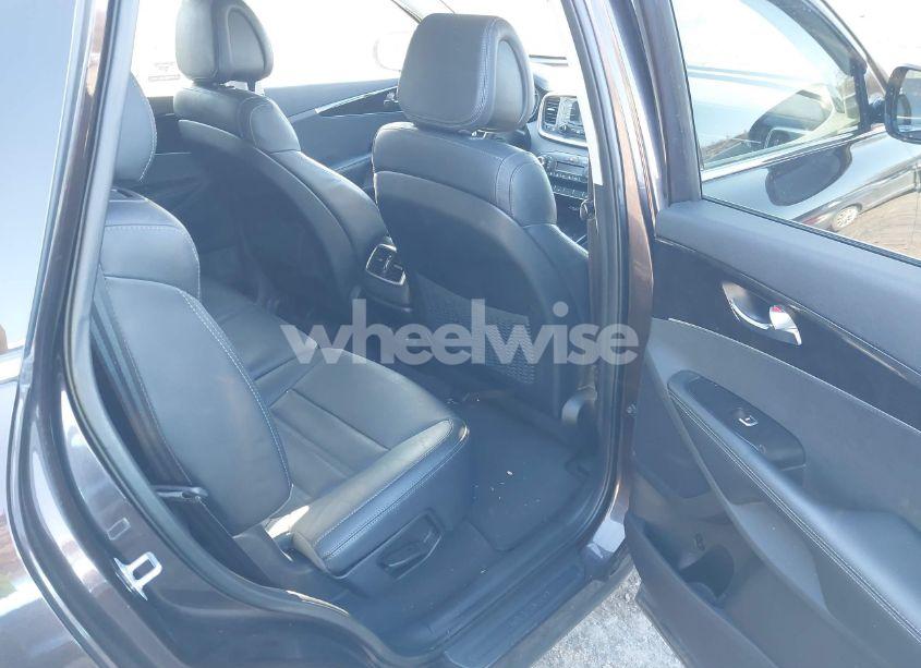 Photo 8 of 2016 Kia Sorento 3.3L EX (VIN 5XYPHDA57GG121749)