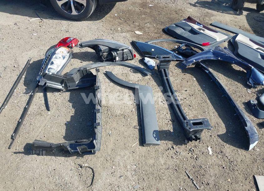 Photo 18 of 2018 Kia Sorento 3.3L EX (VIN 5XYPHDA57JG387716)