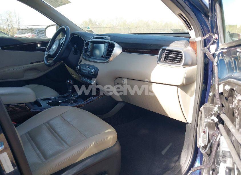 Photo 5 of 2018 Kia Sorento 3.3L EX (VIN 5XYPHDA57JG387716)