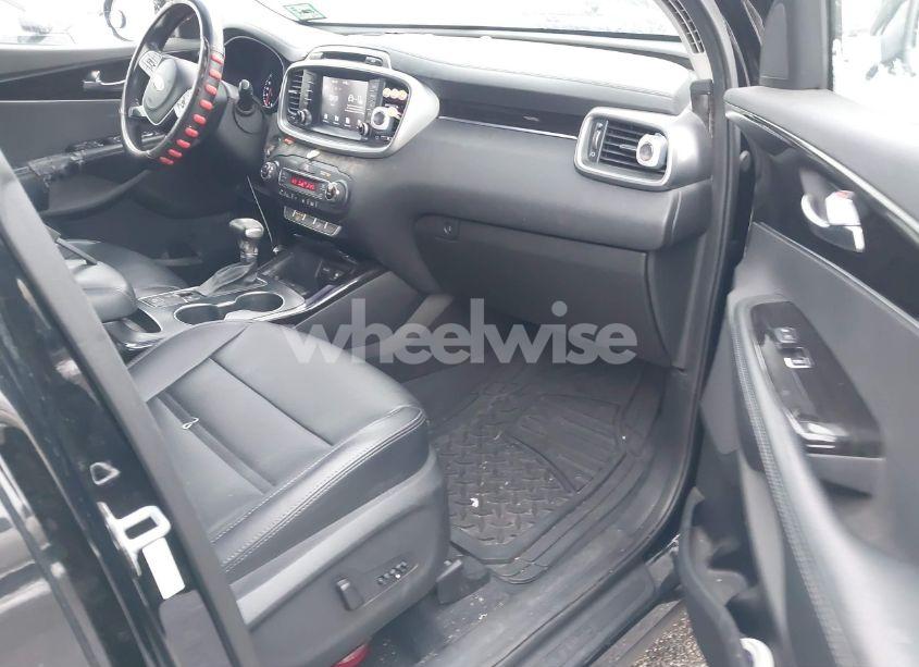 Photo 5 of 2019 Kia Sorento 3.3L EX (VIN 5XYPHDA57KG452677)