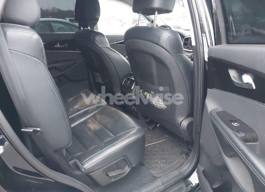 Photo 8 of 2019 Kia Sorento 3.3L EX (VIN 5XYPHDA57KG452677)