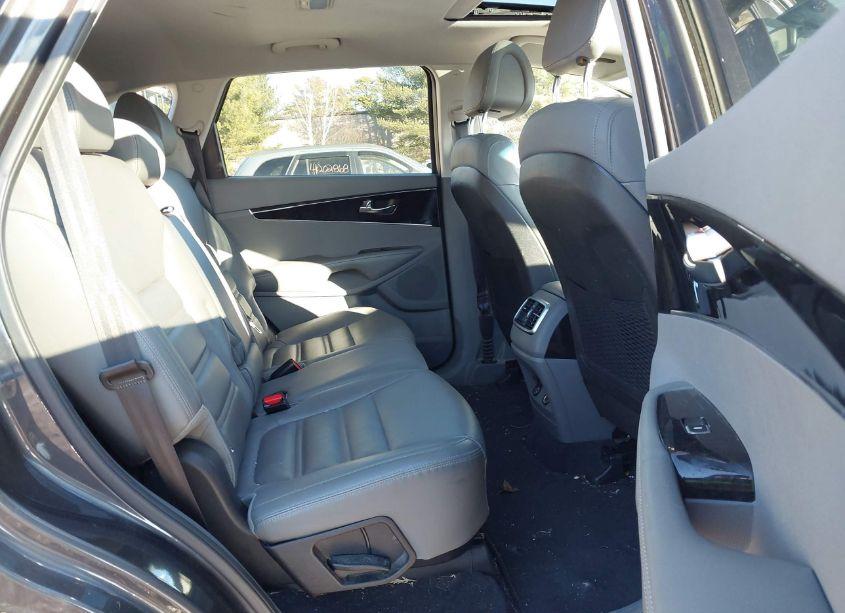 Photo 8 of 2016 Kia Sorento 3.3L EX (VIN 5XYPHDA58GG098496)