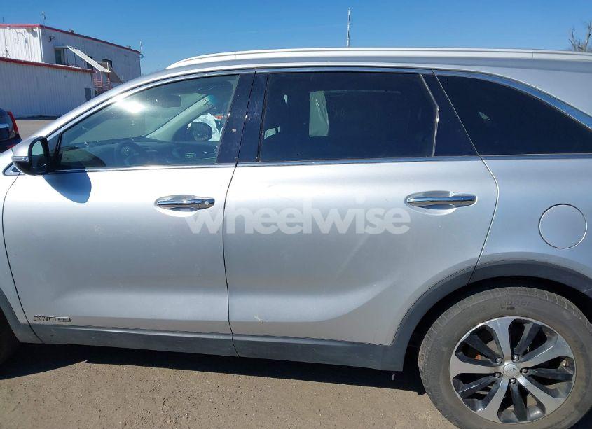 Photo 14 of 2017 Kia Sorento 3.3L EX (VIN 5XYPHDA58HG222431)