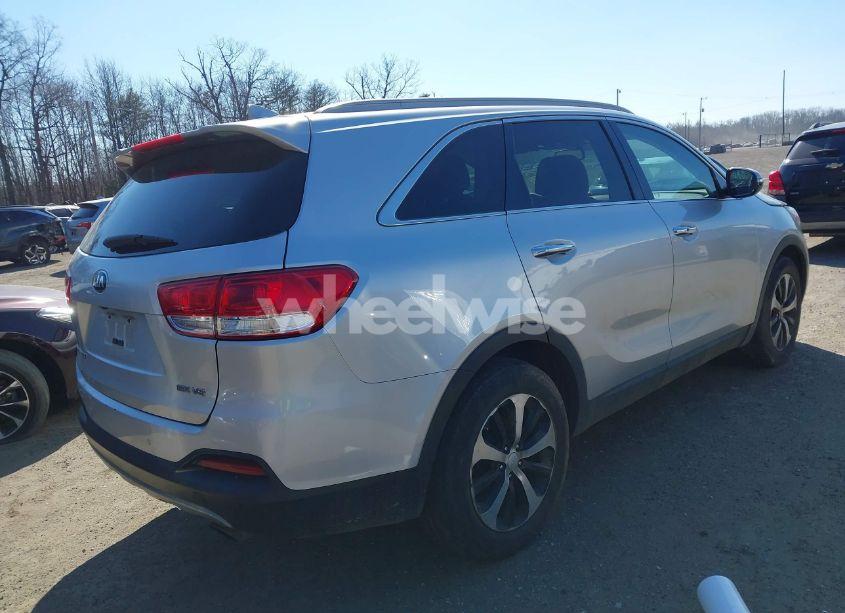 Photo 4 of 2017 Kia Sorento 3.3L EX (VIN 5XYPHDA58HG222431)