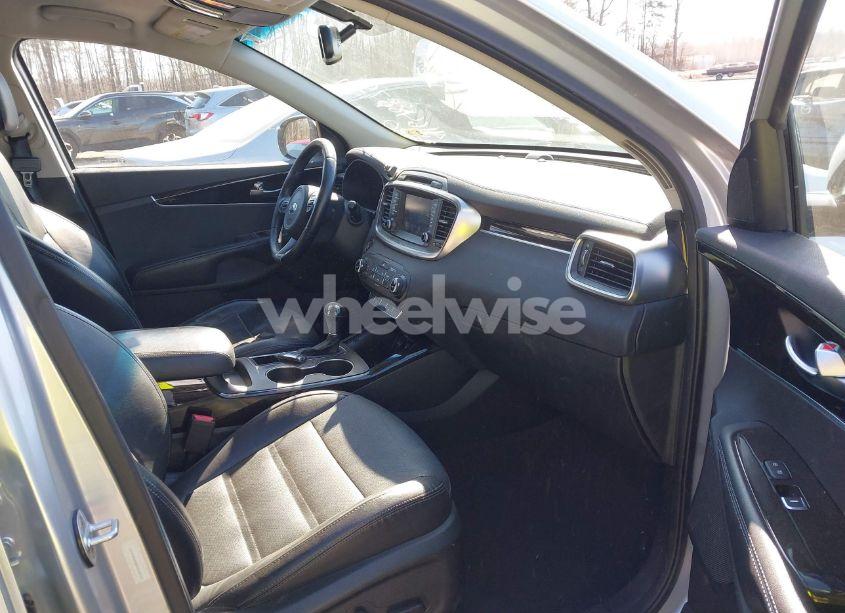 Photo 5 of 2017 Kia Sorento 3.3L EX (VIN 5XYPHDA58HG222431)