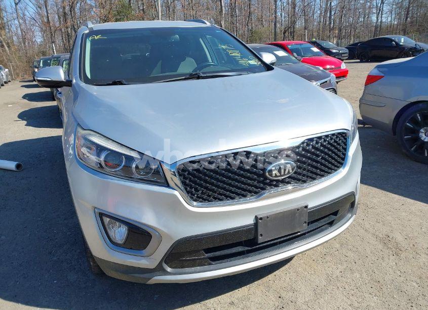 Photo 6 of 2017 Kia Sorento 3.3L EX (VIN 5XYPHDA58HG222431)