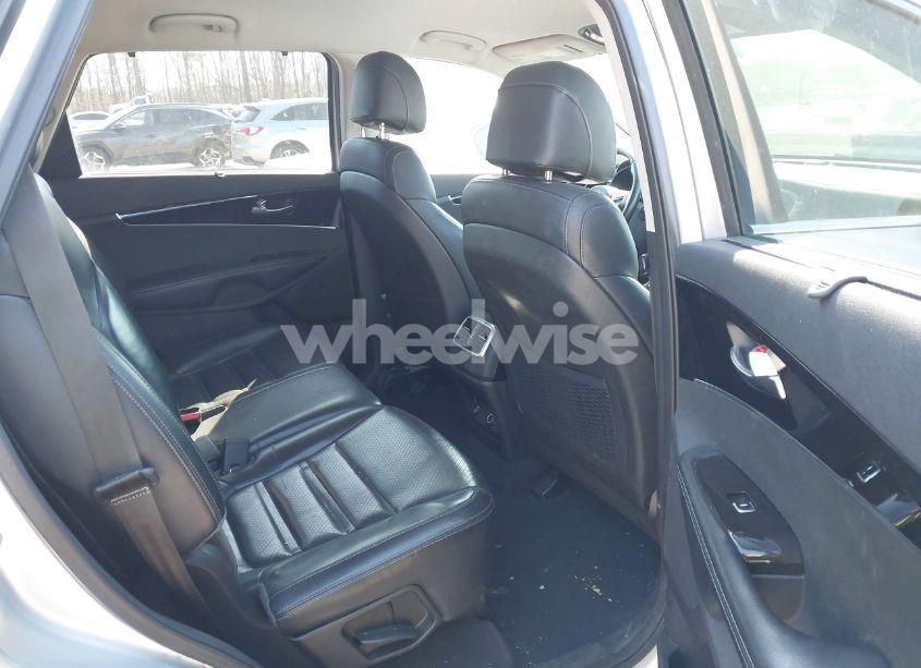 Photo 8 of 2017 Kia Sorento 3.3L EX (VIN 5XYPHDA58HG222431)