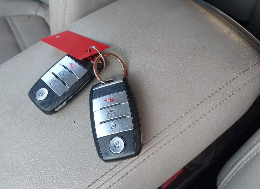 Photo 11 of 2017 Kia Sorento 3.3L EX (VIN 5XYPHDA58HG311805)