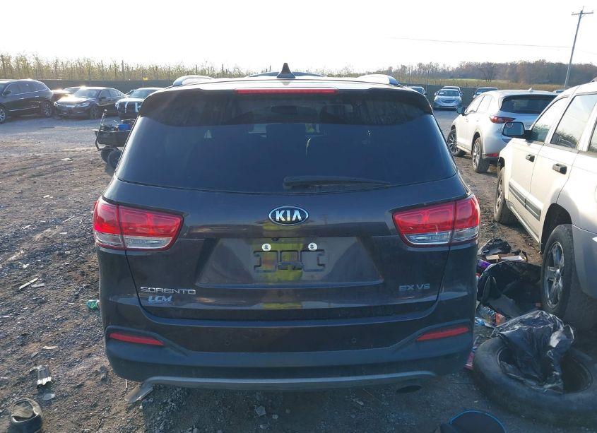 Photo 16 of 2017 Kia Sorento 3.3L EX (VIN 5XYPHDA58HG311805)