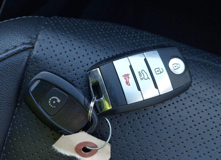 Photo 11 of 2017 Kia Sorento 3.3L EX (VIN 5XYPHDA58HG323405)