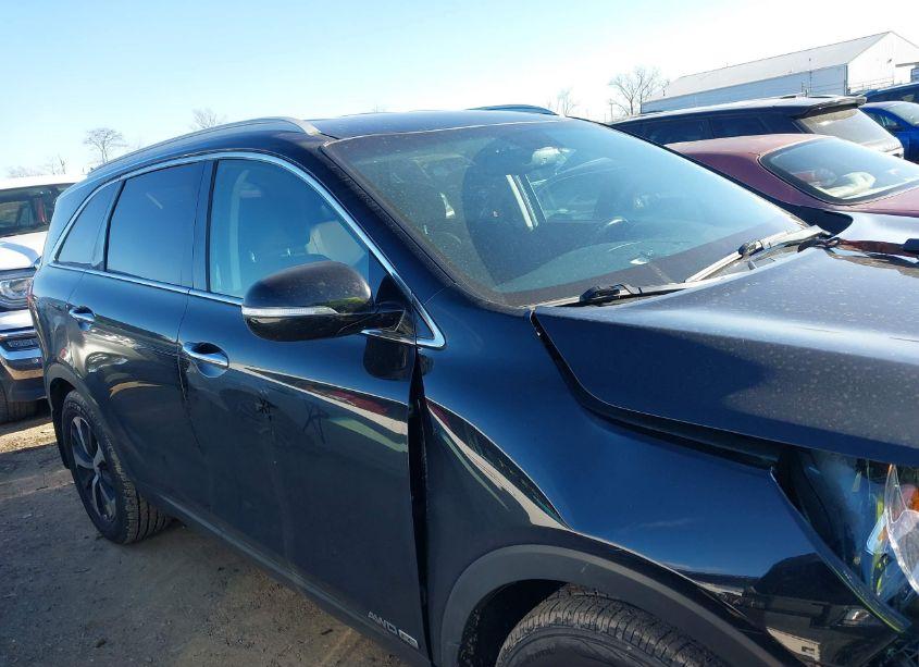 Photo 13 of 2017 Kia Sorento 3.3L EX (VIN 5XYPHDA58HG323405)