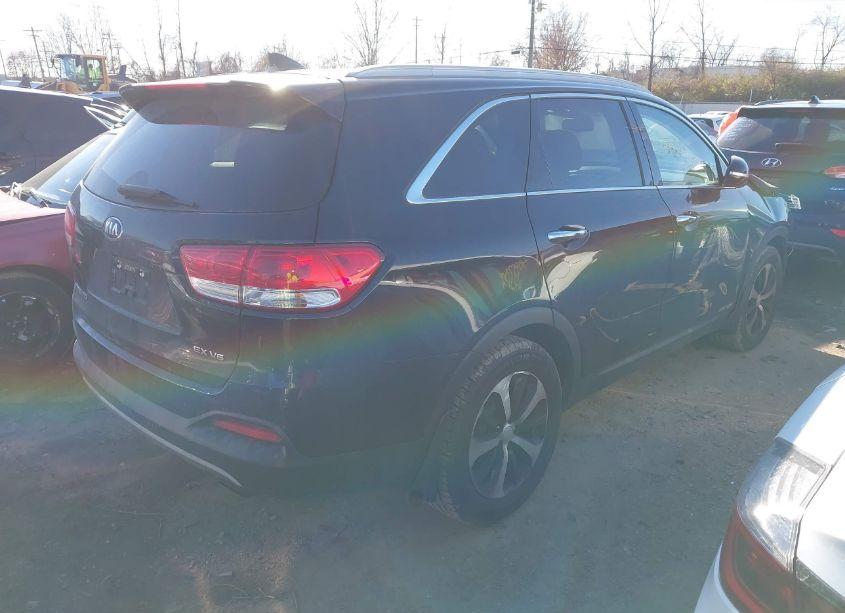 Photo 4 of 2017 Kia Sorento 3.3L EX (VIN 5XYPHDA58HG323405)