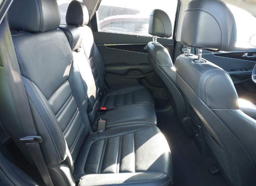 Photo 8 of 2017 Kia Sorento 3.3L EX (VIN 5XYPHDA58HG323405)