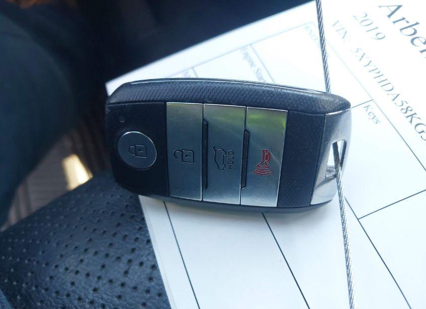 Photo 11 of 2019 Kia Sorento 3.3L EX (VIN 5XYPHDA58KG538094)