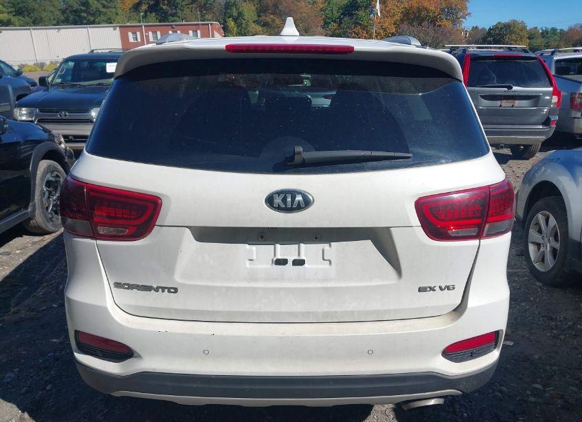 Photo 16 of 2019 Kia Sorento 3.3L EX (VIN 5XYPHDA58KG538094)