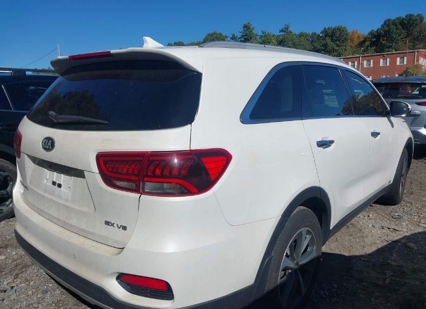 Photo 4 of 2019 Kia Sorento 3.3L EX (VIN 5XYPHDA58KG538094)