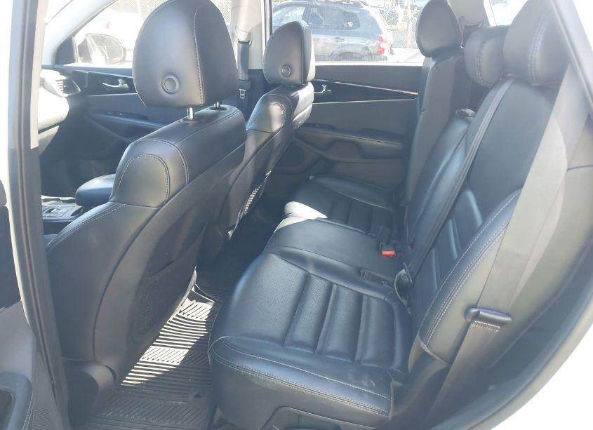 Photo 8 of 2019 Kia Sorento 3.3L EX (VIN 5XYPHDA58KG538094)