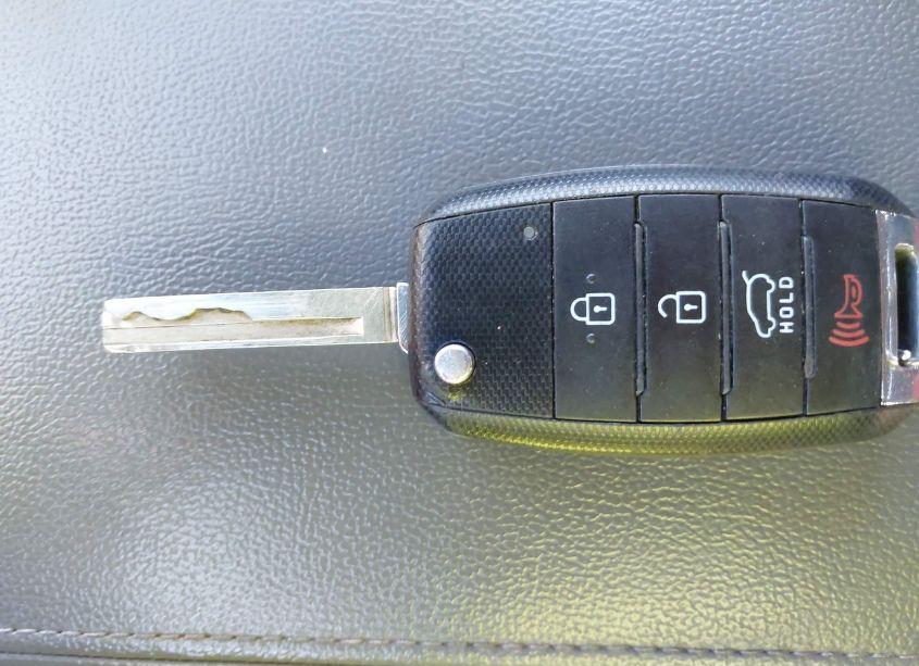 Photo 11 of 2016 Kia Sorento 3.3L EX (VIN 5XYPHDA59GG020583)