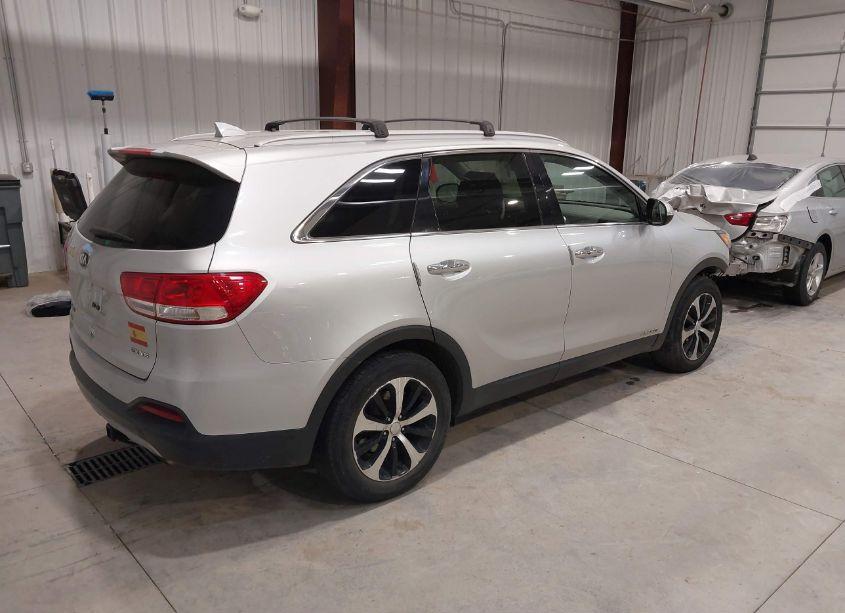 Photo 4 of 2016 Kia Sorento 3.3L EX (VIN 5XYPHDA59GG159645)