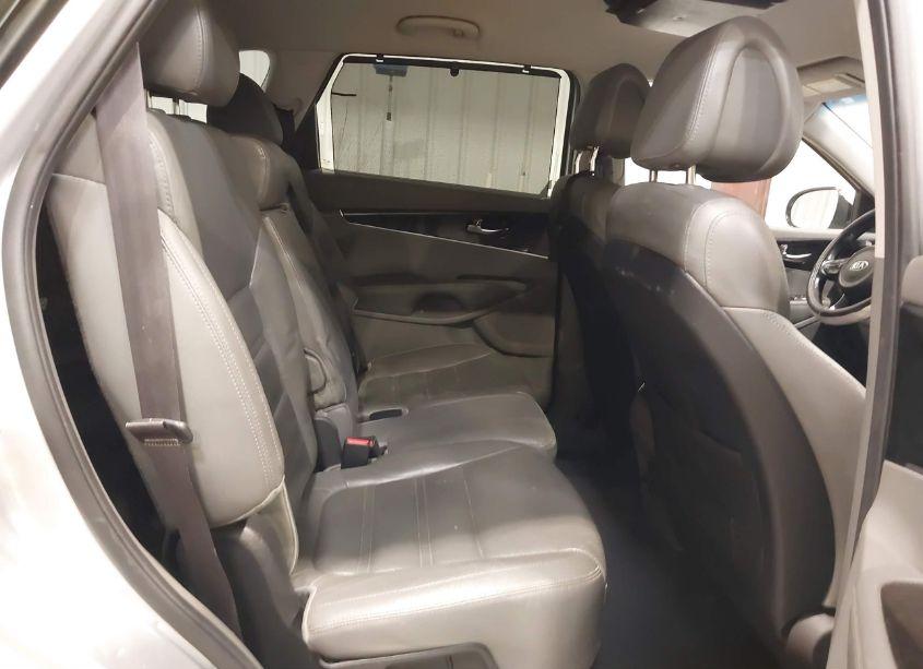 Photo 8 of 2016 Kia Sorento 3.3L EX (VIN 5XYPHDA59GG159645)