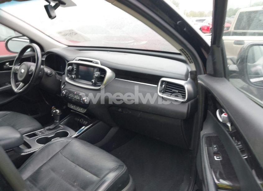Photo 5 of 2017 Kia Sorento 3.3L EX (VIN 5XYPHDA59HG204228)