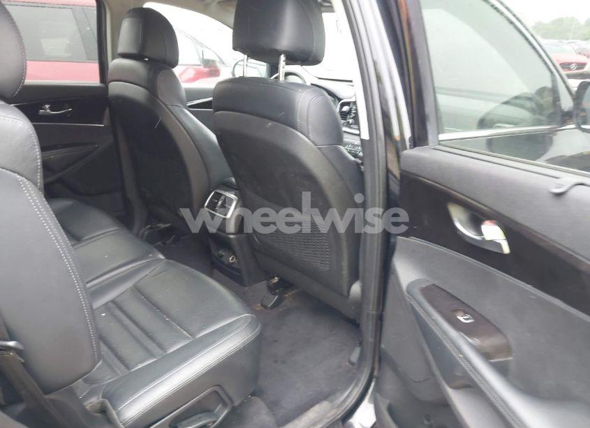 Photo 8 of 2017 Kia Sorento 3.3L EX (VIN 5XYPHDA59HG204228)