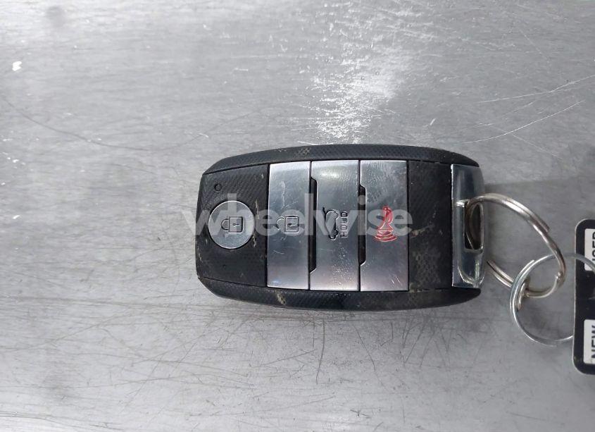 Photo 11 of 2017 Kia Sorento 3.3L EX (VIN 5XYPHDA59HG231011)