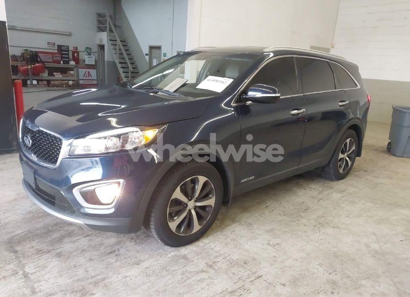 Photo 2 of 2018 Kia Sorento 3.3L EX (VIN 5XYPHDA59JG429514)