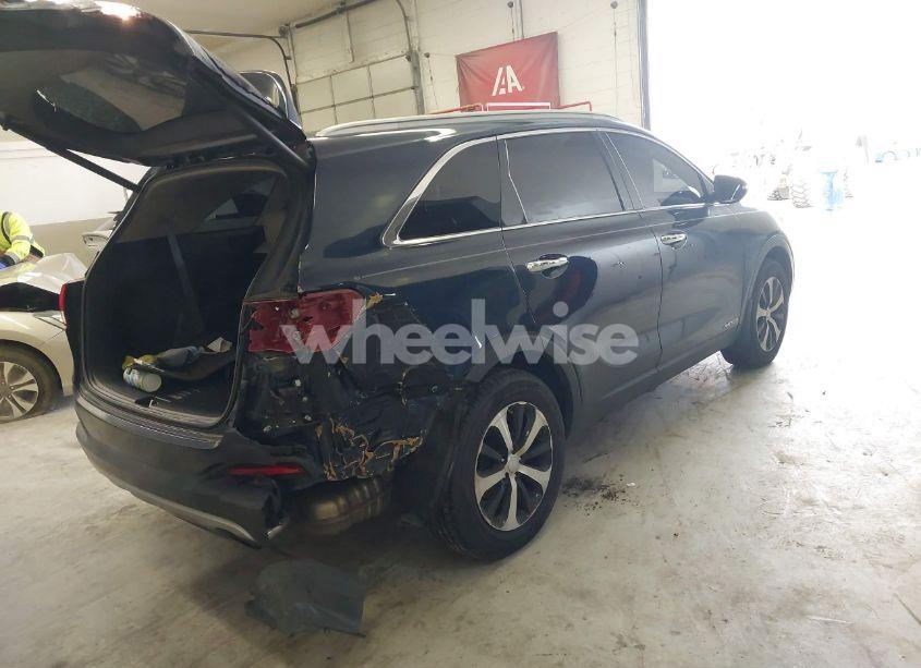 Photo 4 of 2018 Kia Sorento 3.3L EX (VIN 5XYPHDA59JG429514)