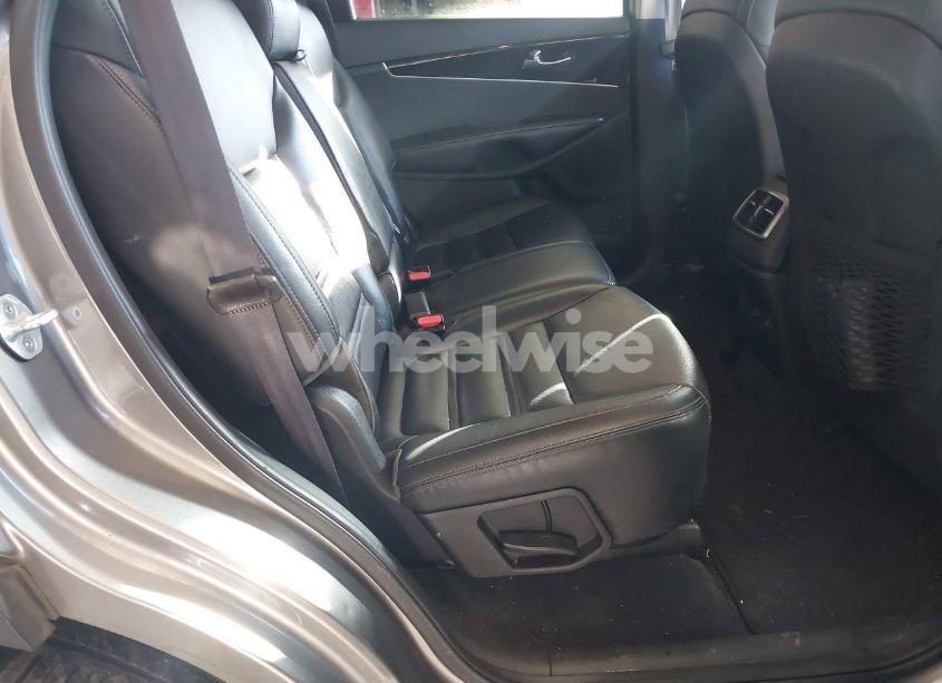 Photo 8 of 2016 Kia Sorento 3.3L EX (VIN 5XYPHDA5XGG006255)