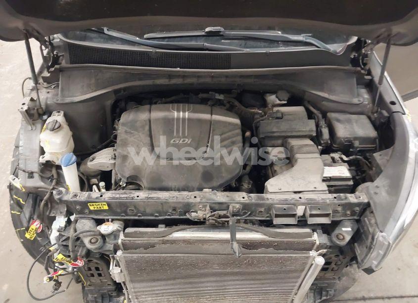 Photo 10 of 2018 Kia Sorento 3.3L EX (VIN 5XYPHDA5XJG345993)