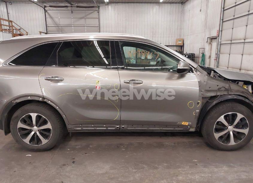 Photo 14 of 2018 Kia Sorento 3.3L EX (VIN 5XYPHDA5XJG345993)
