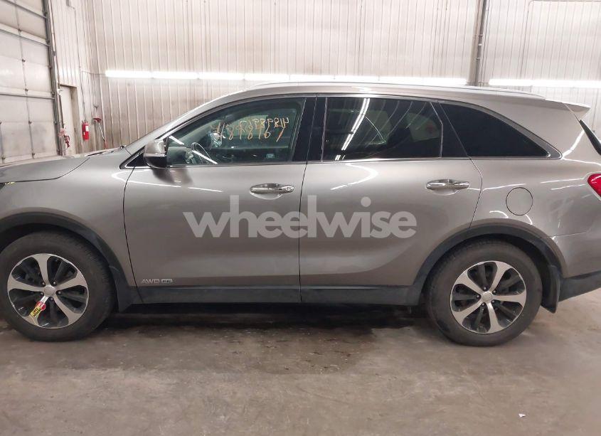 Photo 15 of 2018 Kia Sorento 3.3L EX (VIN 5XYPHDA5XJG345993)