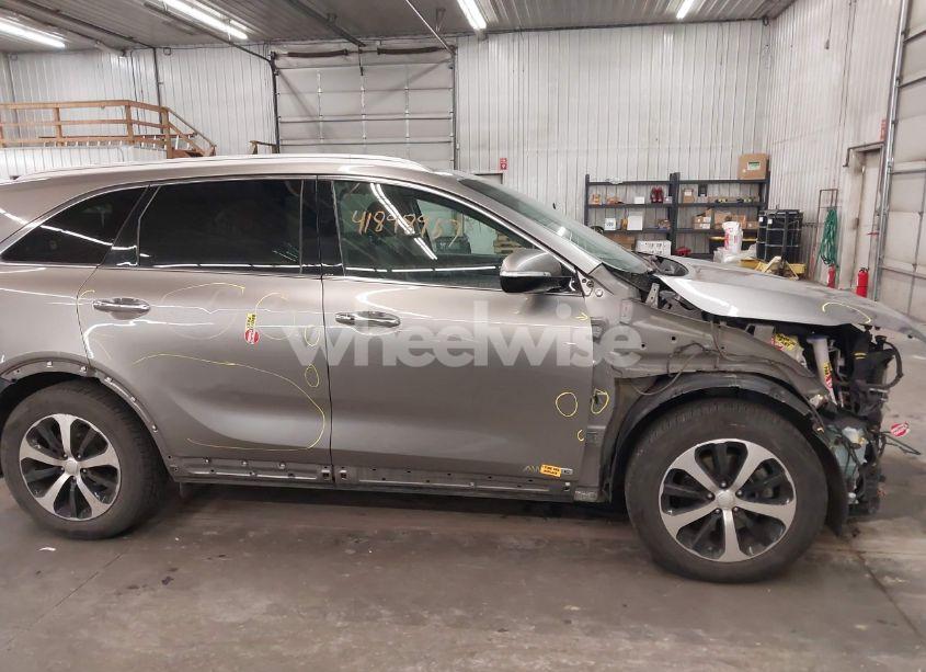 Photo 18 of 2018 Kia Sorento 3.3L EX (VIN 5XYPHDA5XJG345993)