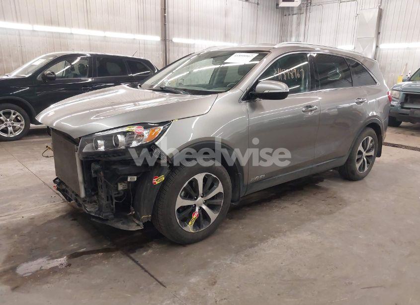 Photo 2 of 2018 Kia Sorento 3.3L EX (VIN 5XYPHDA5XJG345993)