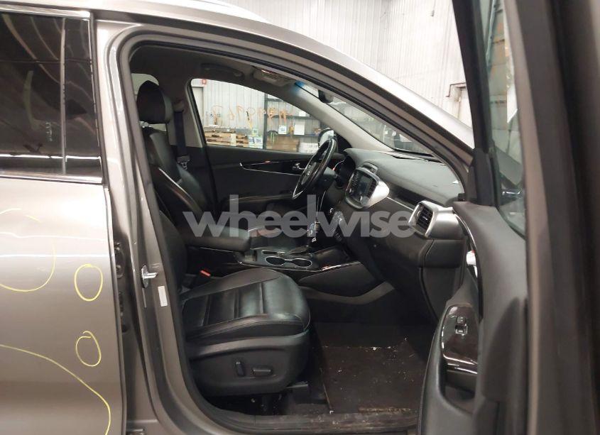 Photo 5 of 2018 Kia Sorento 3.3L EX (VIN 5XYPHDA5XJG345993)
