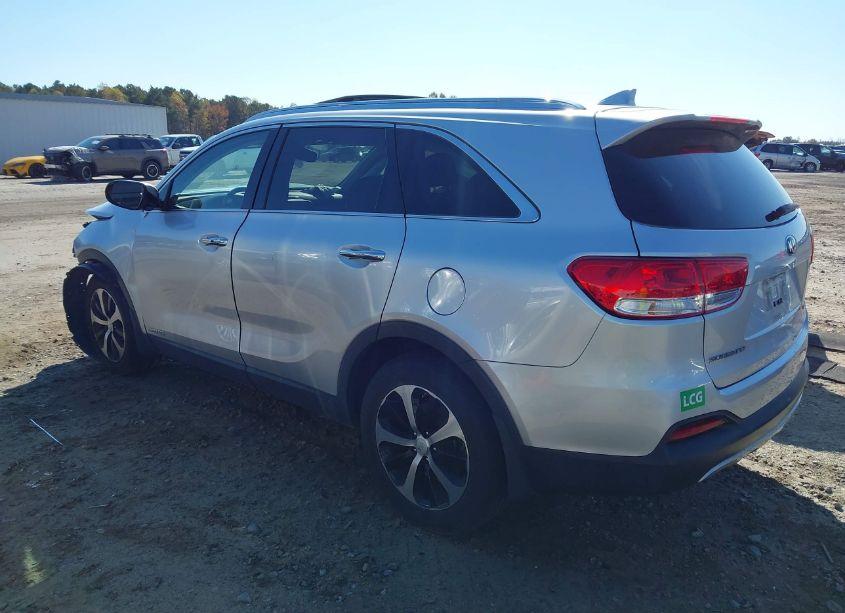 Photo 3 of 2018 Kia Sorento 3.3L EX (VIN 5XYPHDA5XJG380243)