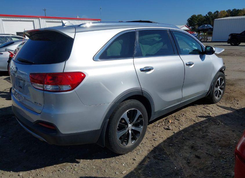 Photo 4 of 2018 Kia Sorento 3.3L EX (VIN 5XYPHDA5XJG380243)